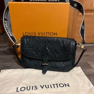Louis Vuitton Diane Bag. Like NEW!